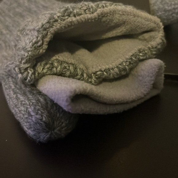 NWT Under Armour women’s Fleece-lined heather grey knit Glove/mittens sm/md - Picture 3 of 3